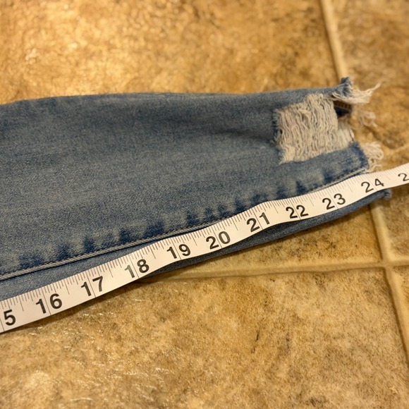 American Eagle Jeans High Waisted Distressed Ripped Light Wash Size 2 Short - Picture 10 of 12